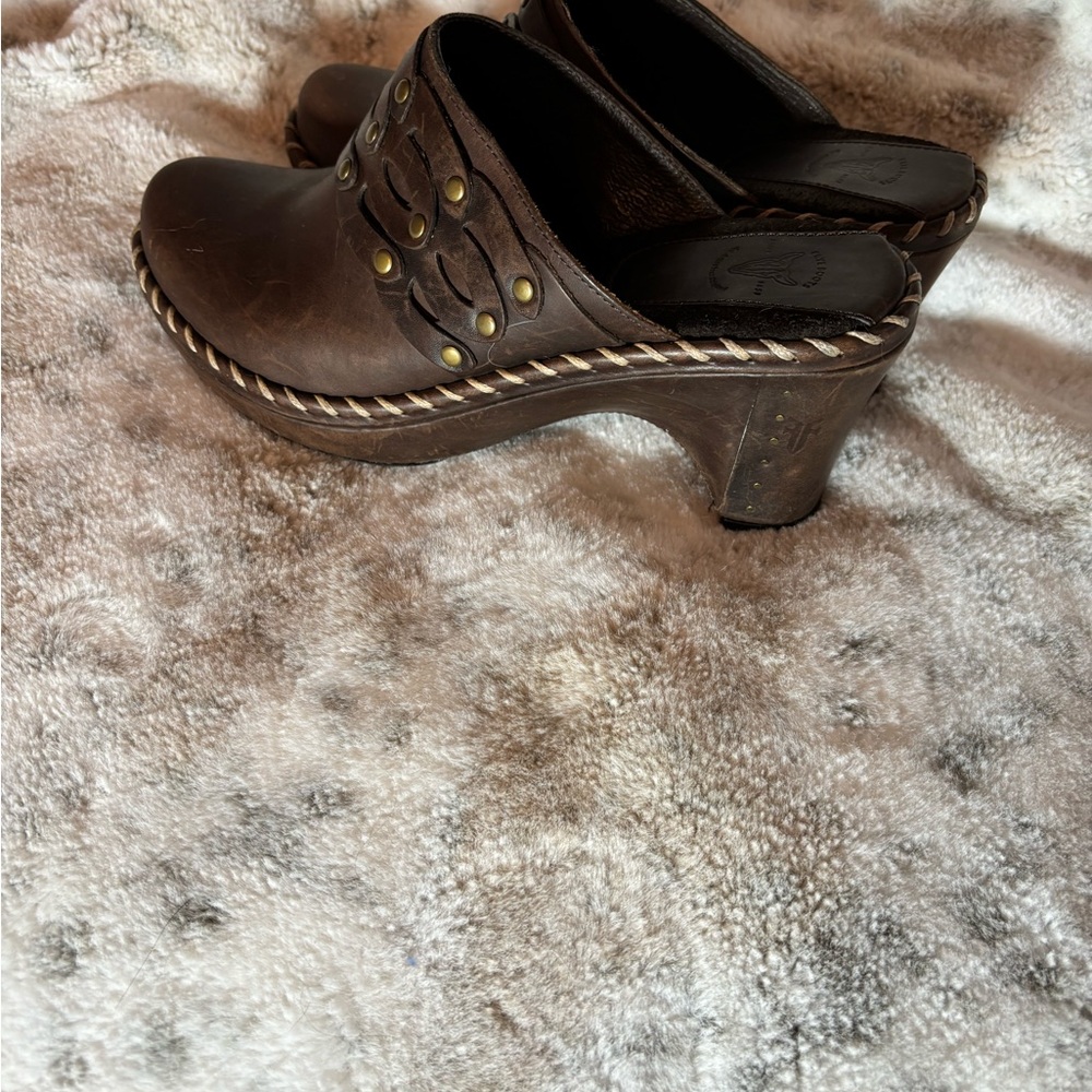 Frye - Picture 3 of 6